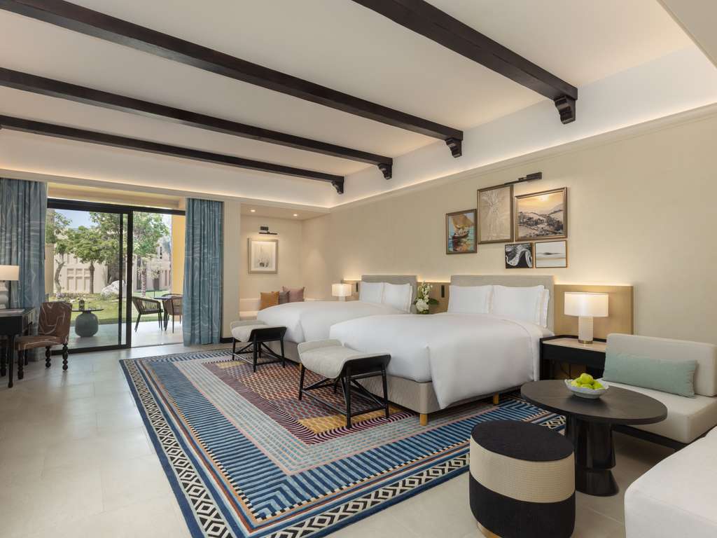 Luxury Two Queens Garden View