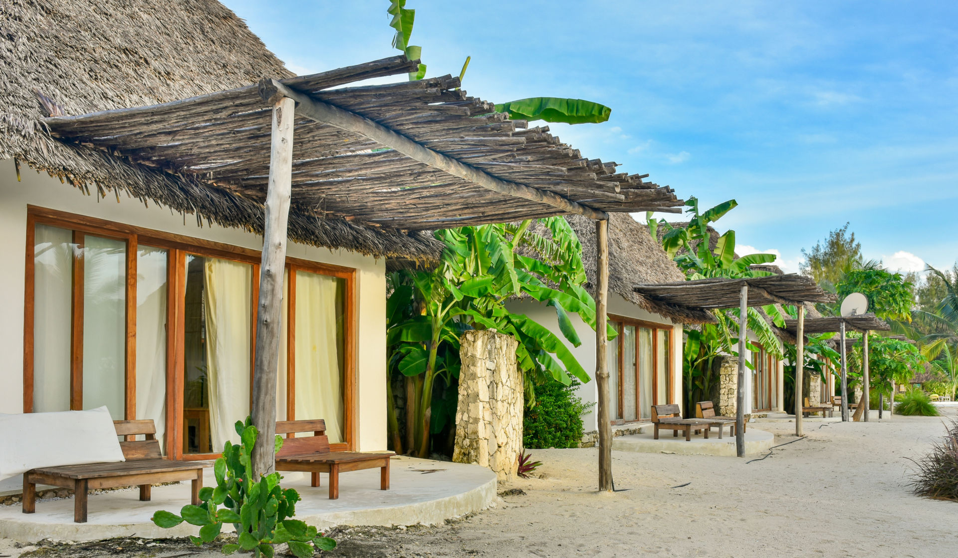 Zanbluu Beach Hotel 4*