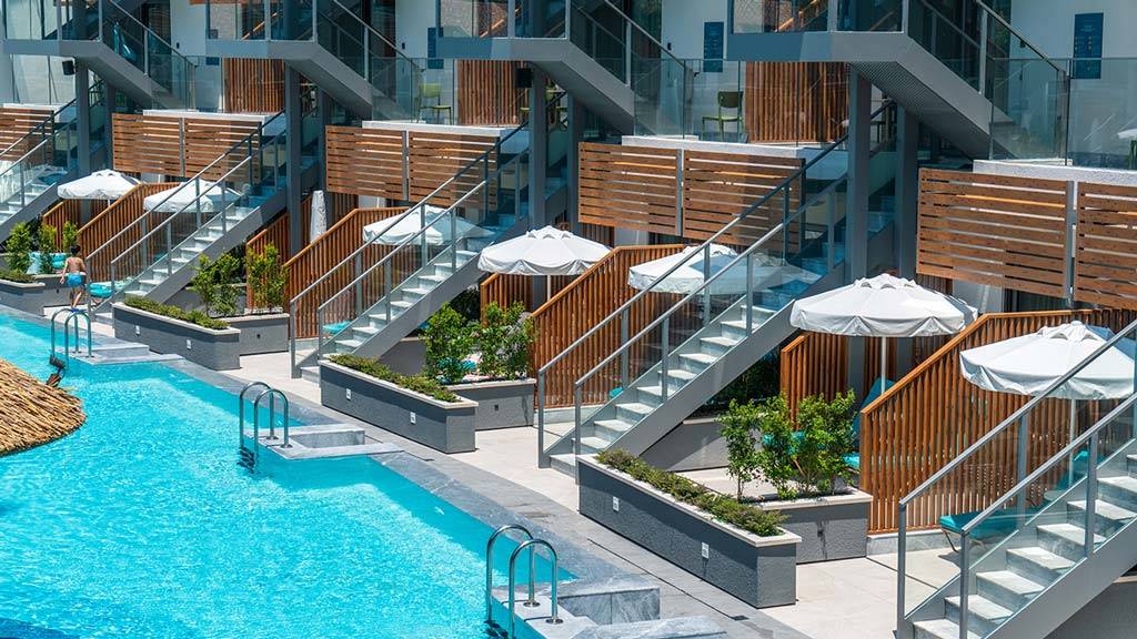 Large room pool direct access