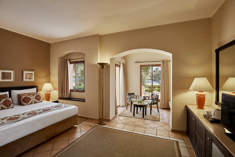 Deluxe pool view room
