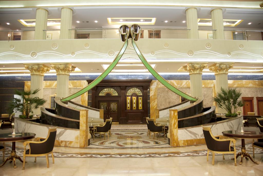 Отель в виде лайнера. Grand excelsior hotel. Grand excelsior hotel bur dubai. Отель в виде лайнера. Grand excelsior hotel bur dubai.